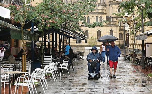 Euskadi suma 1.220 positivos en una semana, 150 más que la anterior