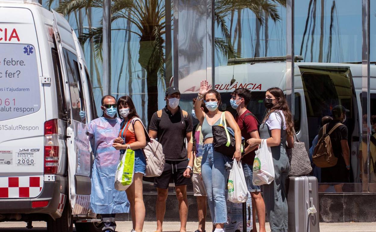 Macrobrote: El impacto del brote de Mallorca ronda ya los 200 contagios entre jóvenes vascos