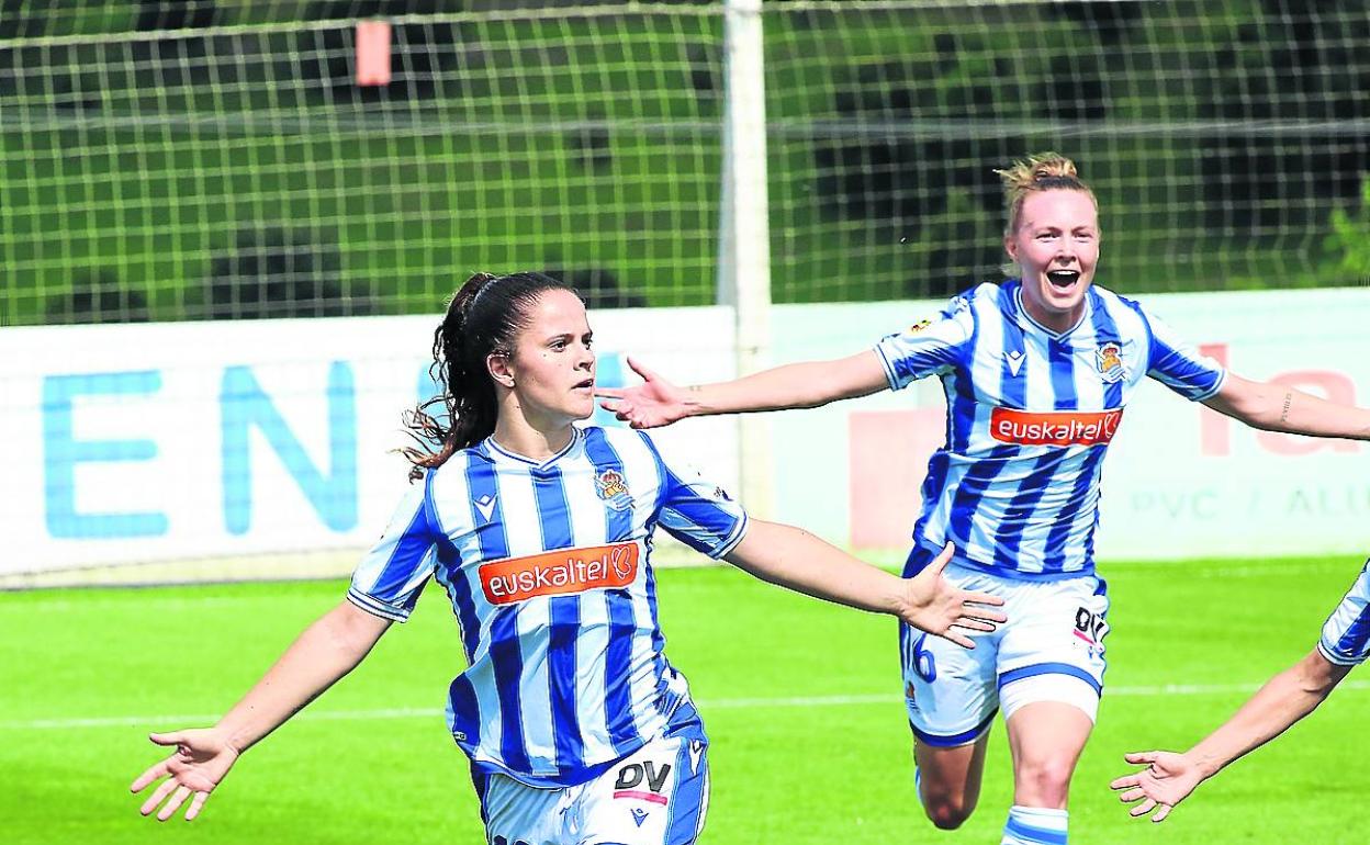 Nerea Eizagirre celebra su gol ante el Barcelona en Zubieta 