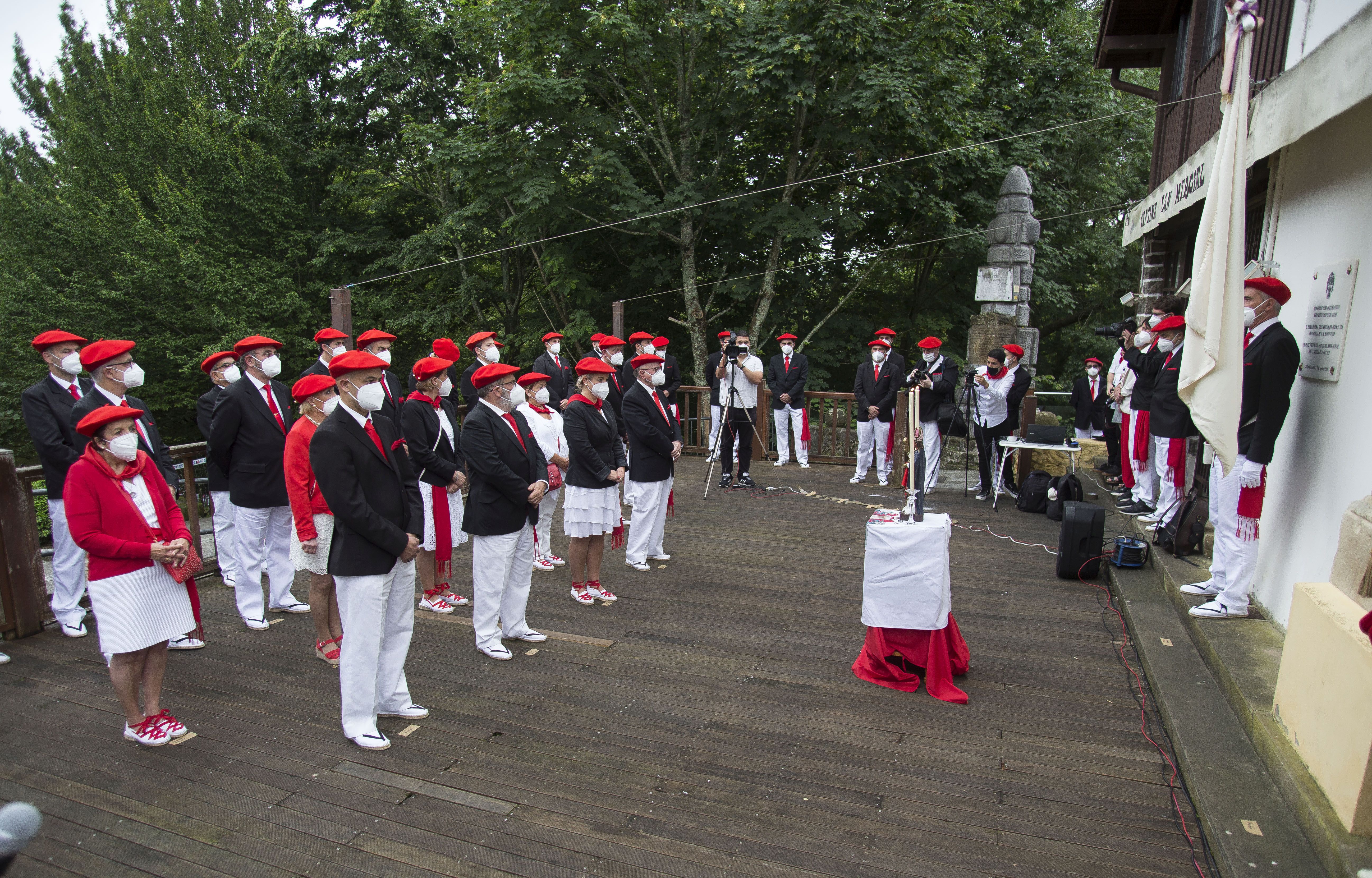 Fotos: La Junta de Mandos del Alarde tradicional renueva el voto en San Marcial