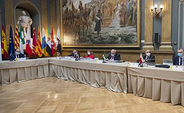 Euskadi plantea a Sanidad priorizar la vacunación de los jóvenes por los brotes