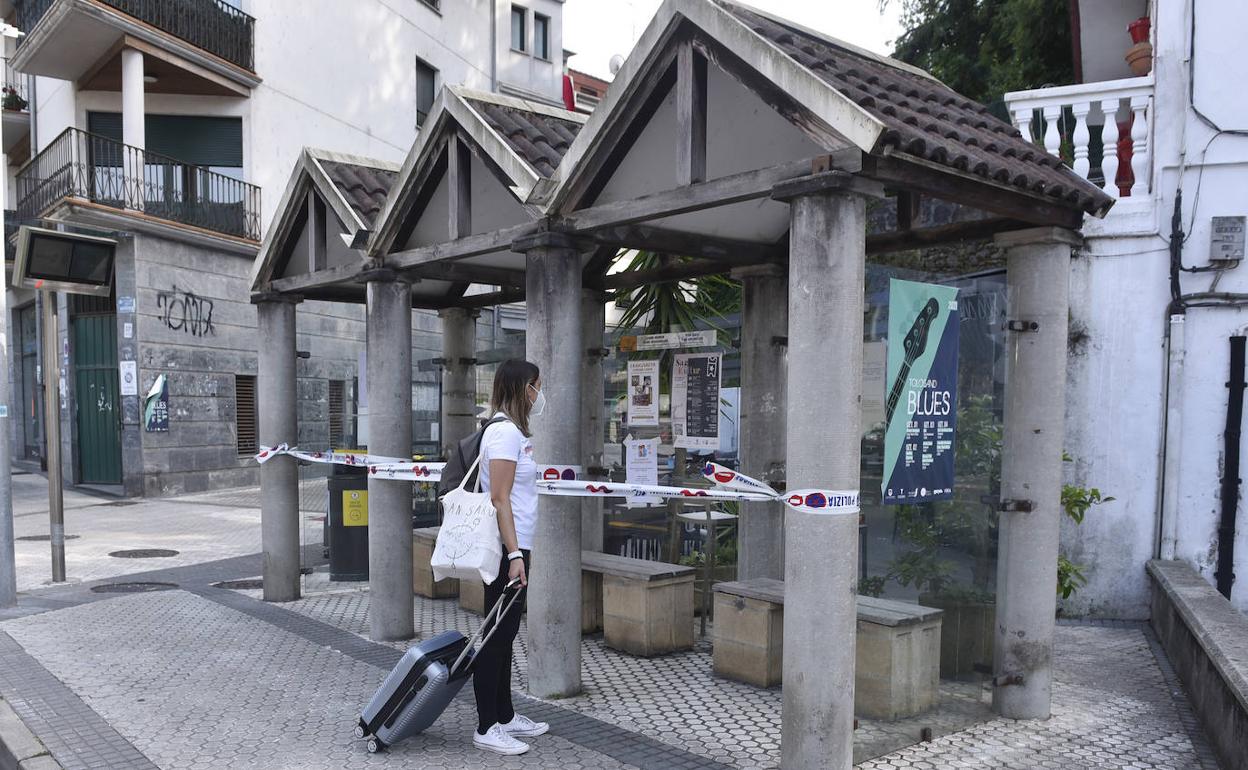 Parada de bus clausurada en Astigarraga