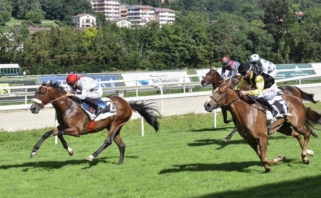 'Shangri La' (2) ganó la primera carerra por delante de 'Princesa Metaphor' (7). 