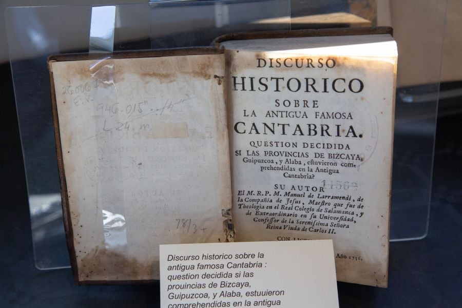 El nuevo edificio lleva el nombre de Manuel Larramendi, jesuita guipuzcoano del siglo XVIII, filólogo e historiador, impulsor de la lengua y la cultura vasca