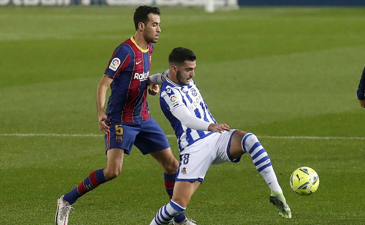 Busquets presiona a Merino durante el partido de la temporada pasada en el Camp Nou.