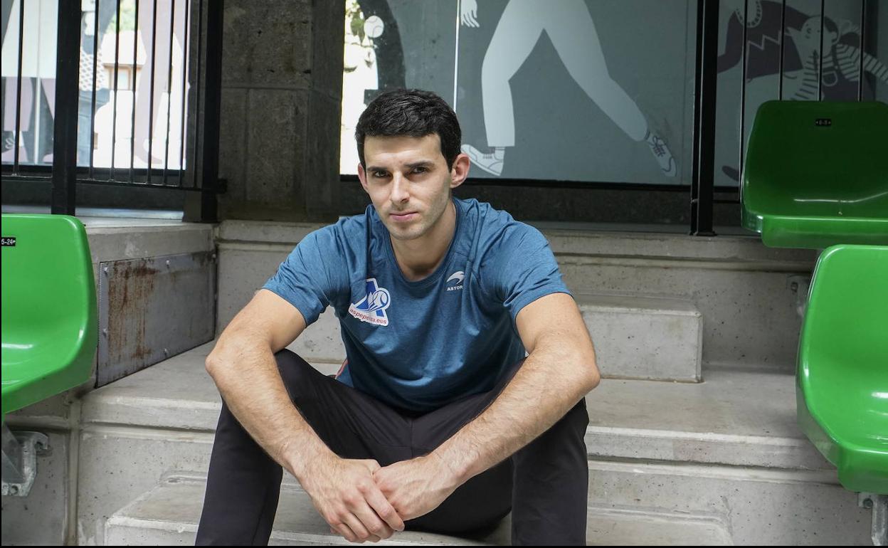 Jokin Altuna, en el frontón Larrunarri de Amezketa. 