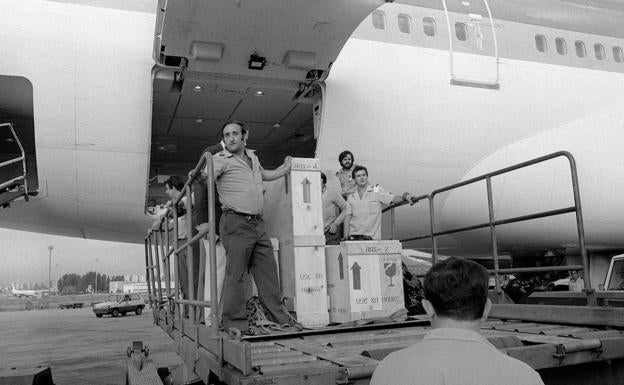 La llegada del 'Guernica' al aeruopuerto de Barajas, ahora conocido como Adolfo Suárez