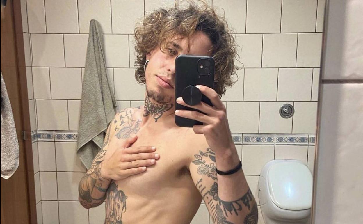 Bruno León: «Es más fácil quitarme el pecho que vivir con él»