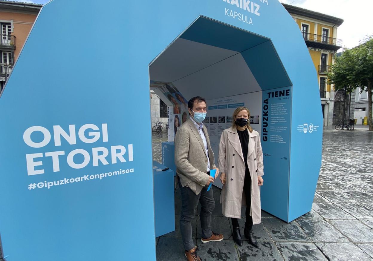 El concejal de Participación, Joseba Ormazabal, y la diputada foral de Gobernanza, Eider Mendoza. 