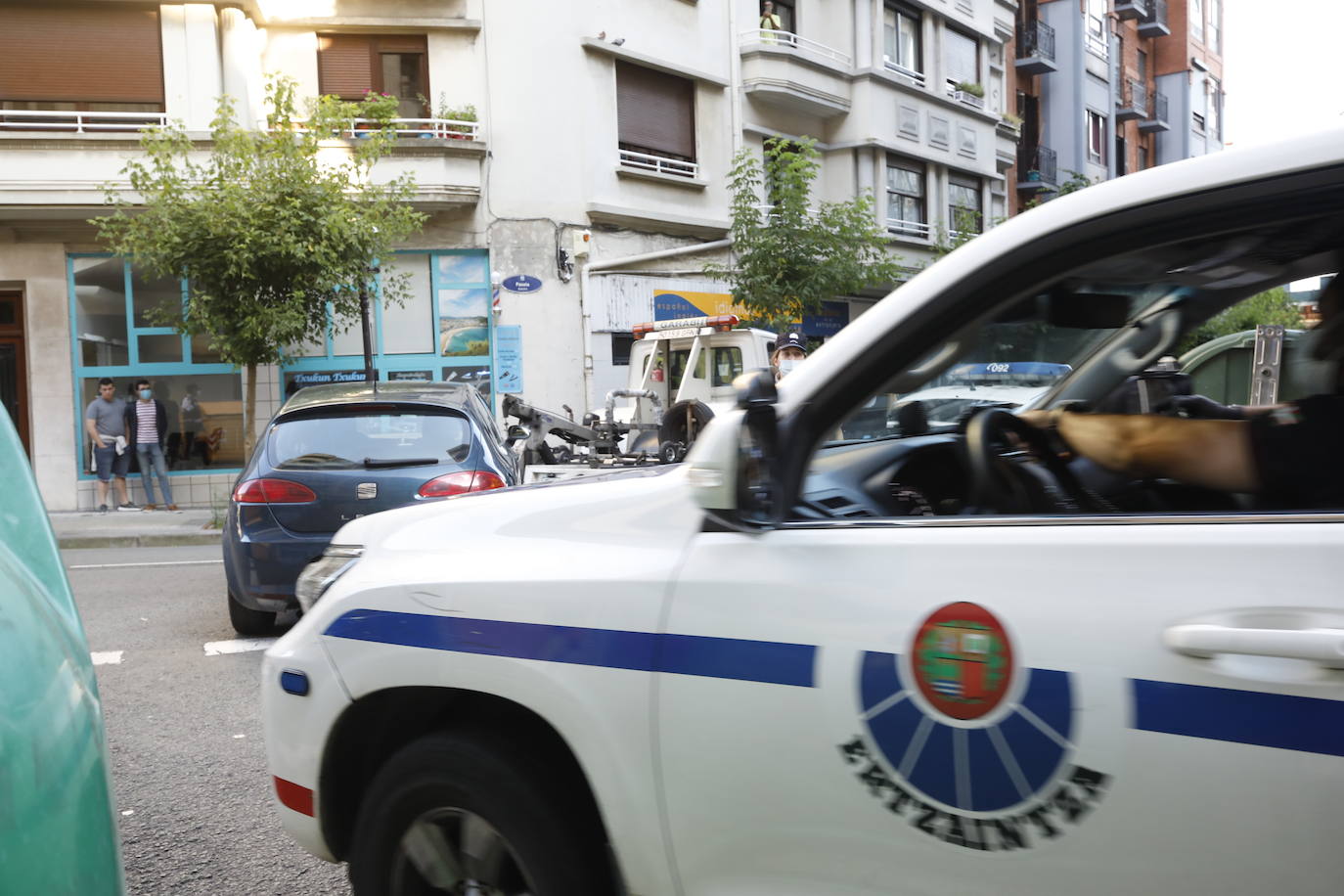 Un ertzaina fuera de servicio dio la voz de alarma después de que el sospechoso saliera del bar