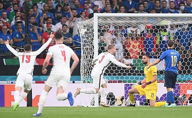 Shaw supera a Donnarumma. 