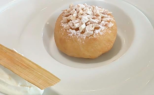 Receta de 'frantxineta' frita con crema de ruibarbo de Pedro Subijana