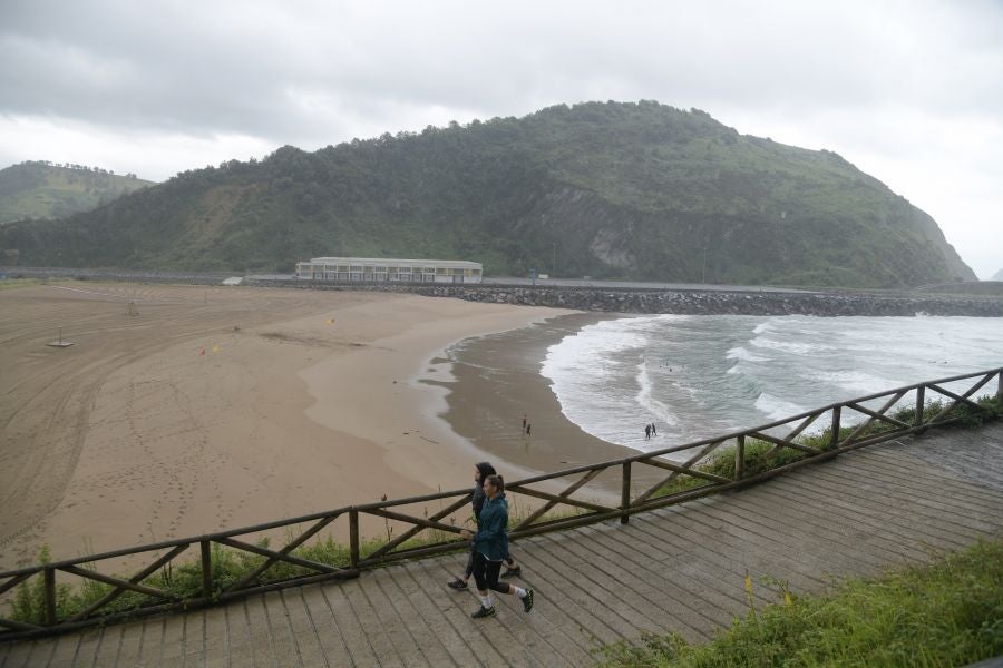 Las precipitaciones, en forma de chaparrones intermitentes, están afectando sobre todo a la vertiente cantábrica y en especial a su parte más oriental.