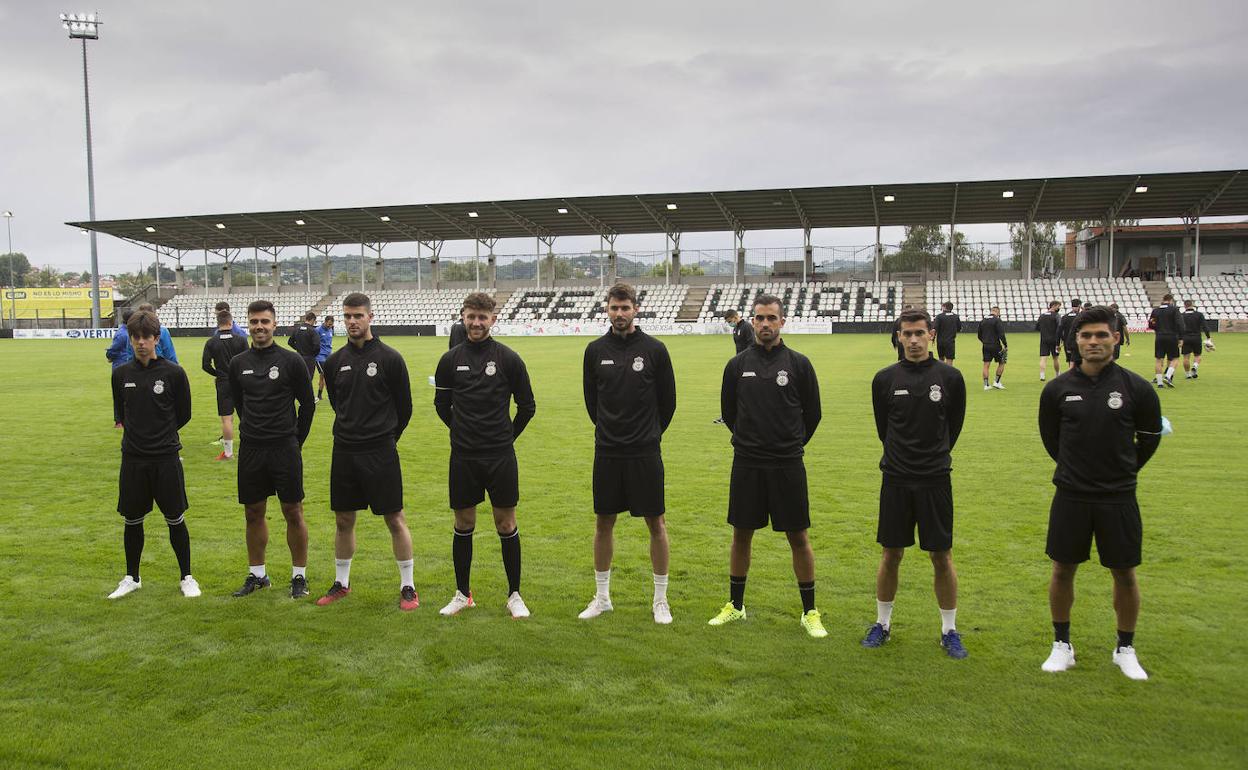 Los ocho refuerzos del Real Unión, Seguín, Ruiz, Pradera, Barbudo, Vivancos, Oyarzun, Sánchez y Santos, ayer en el primer entrenamiento. 