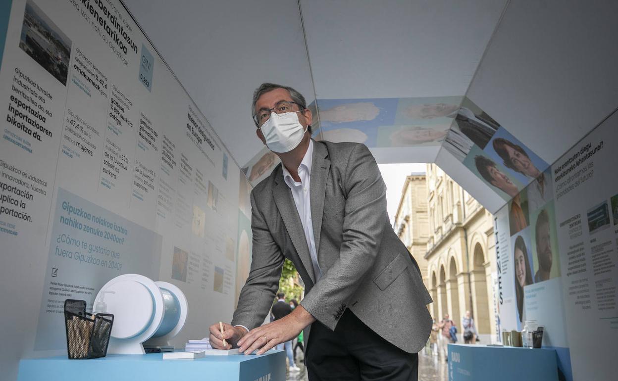 Markel Olano, frente a más de mil reflexiones guipuzcoanas