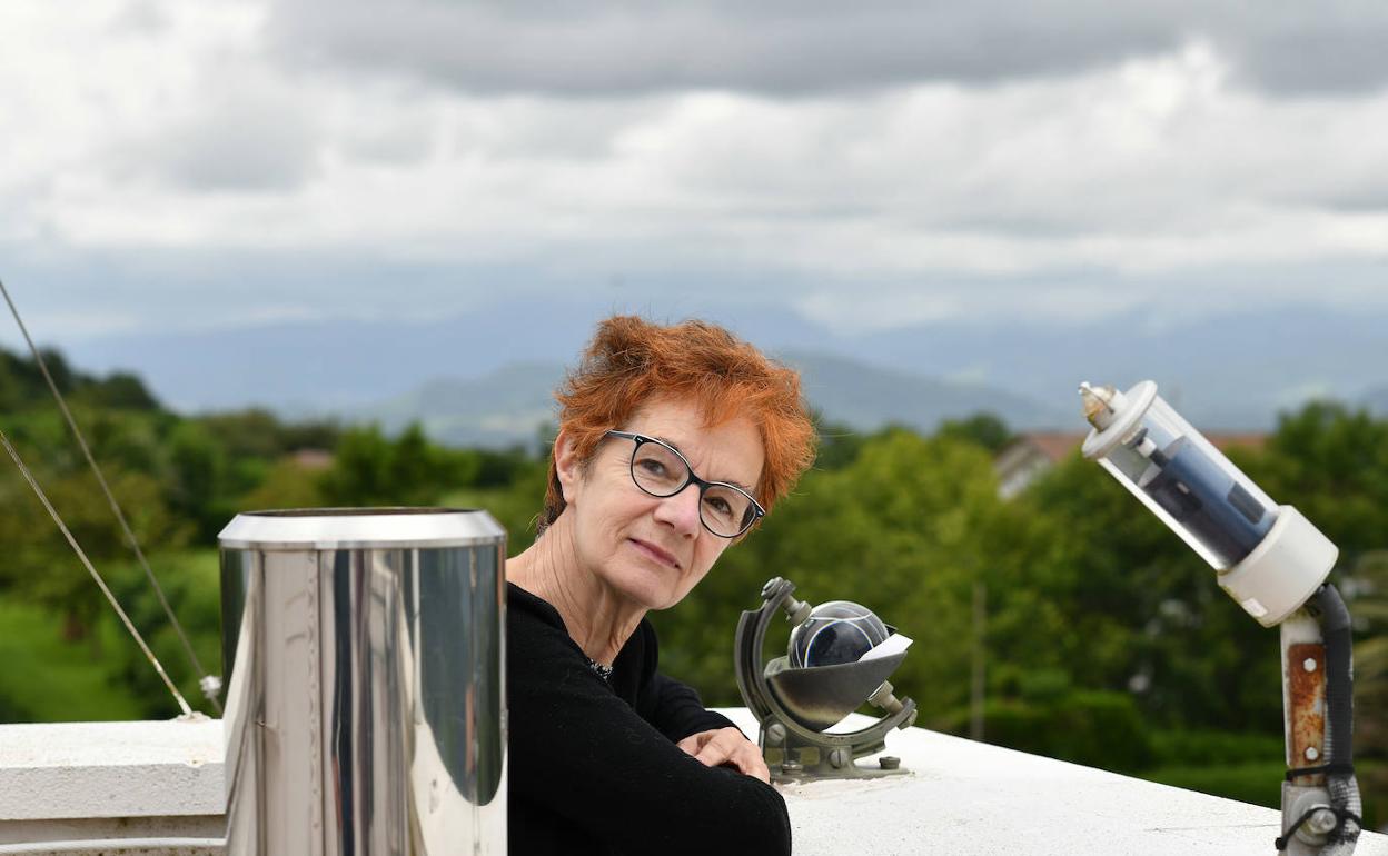 Margarita Martín, responsable de Aemet en Euskadi, en el observatorio meteorológico de Igeldo