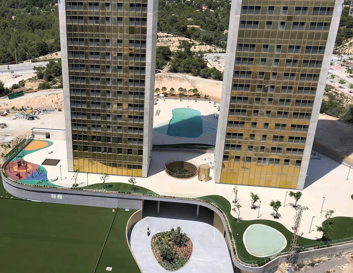 Fotos: Benidorm estrena el rascacielos de viviendas más alto de la UE