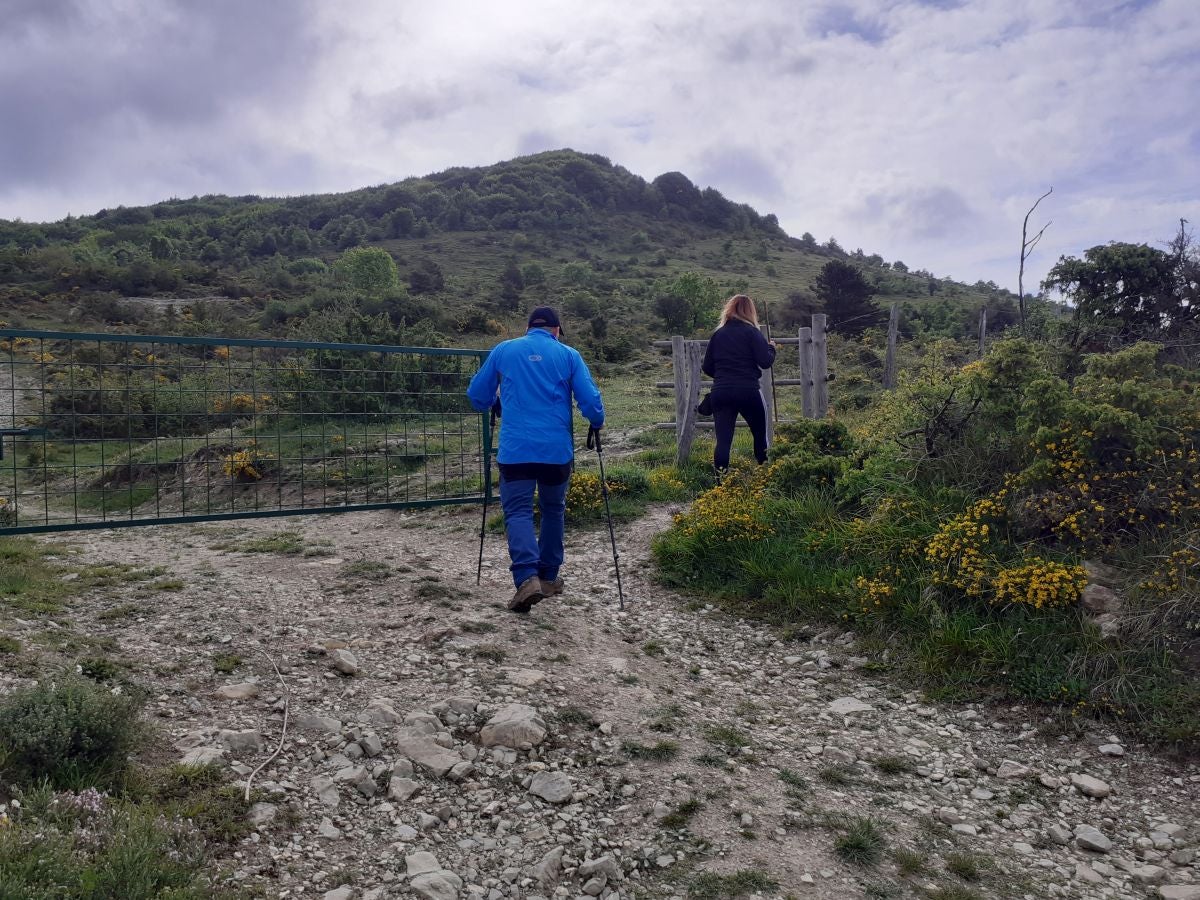 Preciosa cima, muy cerca de Irurtzun, alberga un antiguo templo cuya perfecta ubicación lo convirtió en un importante punto de vigilancia