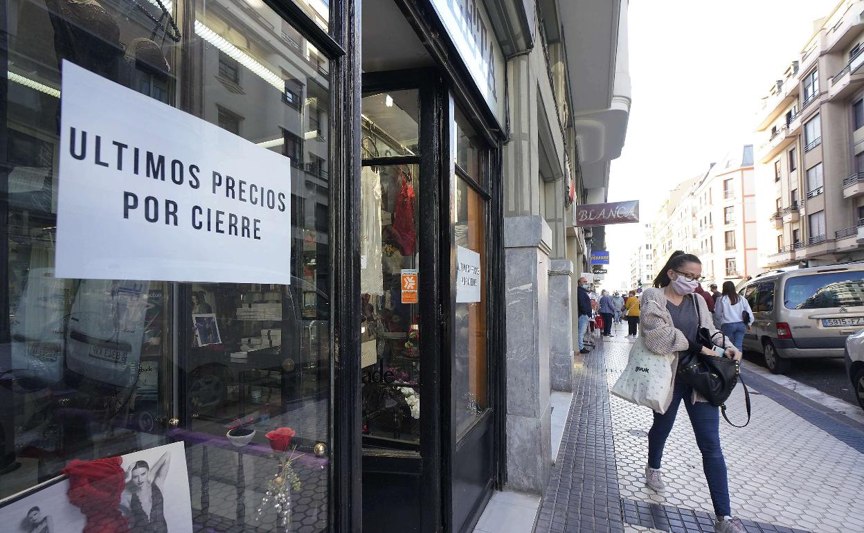 El sector Servicios ha visto el mayor número de cierres en junio. 