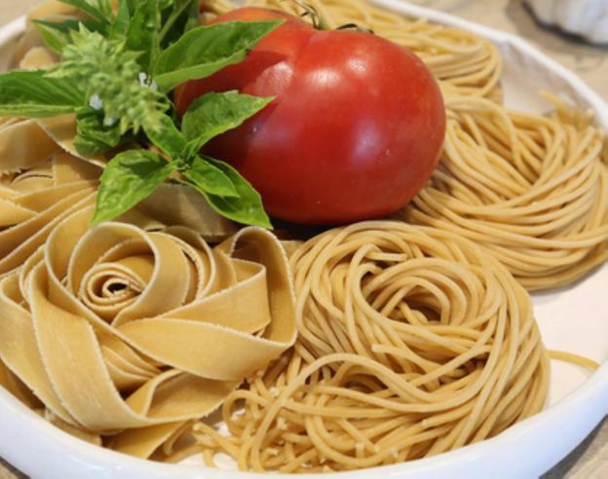 Federico Balducci y Garazi Laboa ejercen de anfitriones en la donostiarra Osteria Vespucci. 