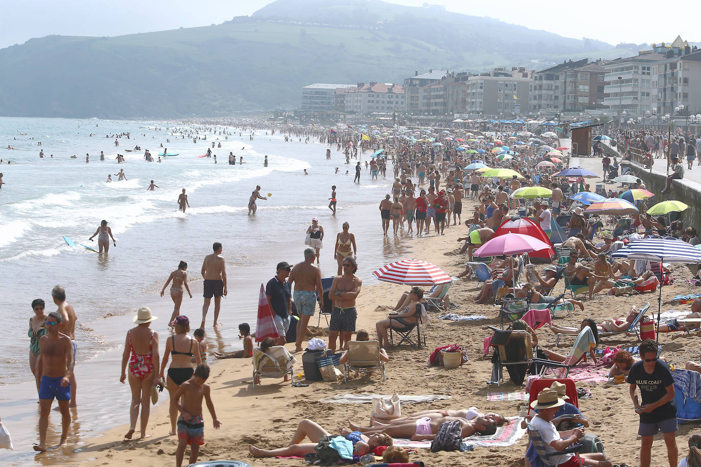 Fotos: Un domingo caluroso y a remojo