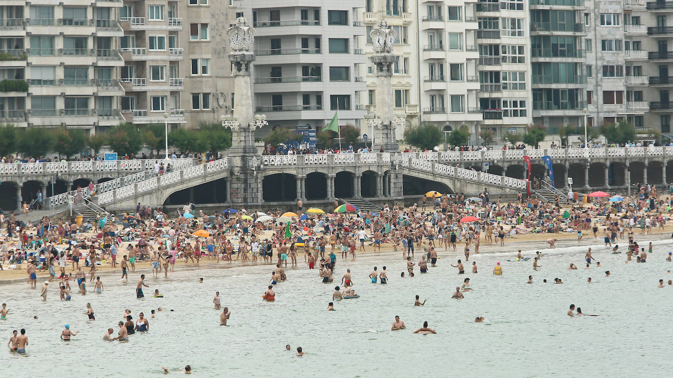 Fotos: Un domingo caluroso y a remojo