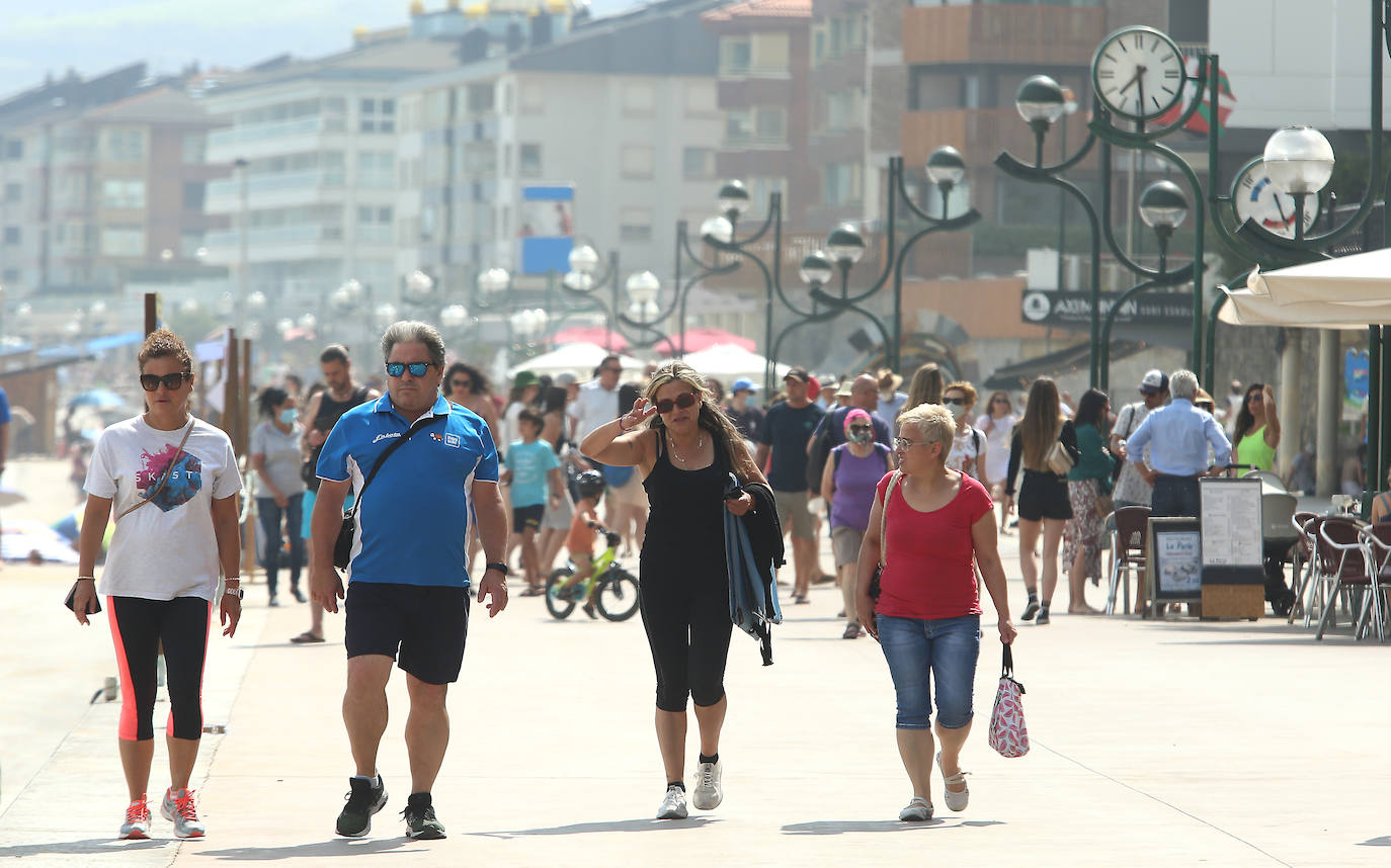 Fotos: Un domingo caluroso y a remojo