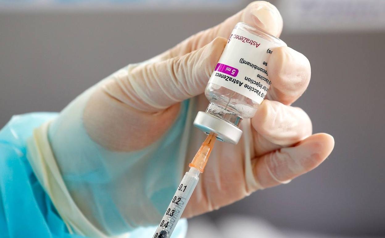 Vacunas: Salud pone fin a la polémica de AstraZeneca y en Euskadi sobrarán más de 117.000 vacunas