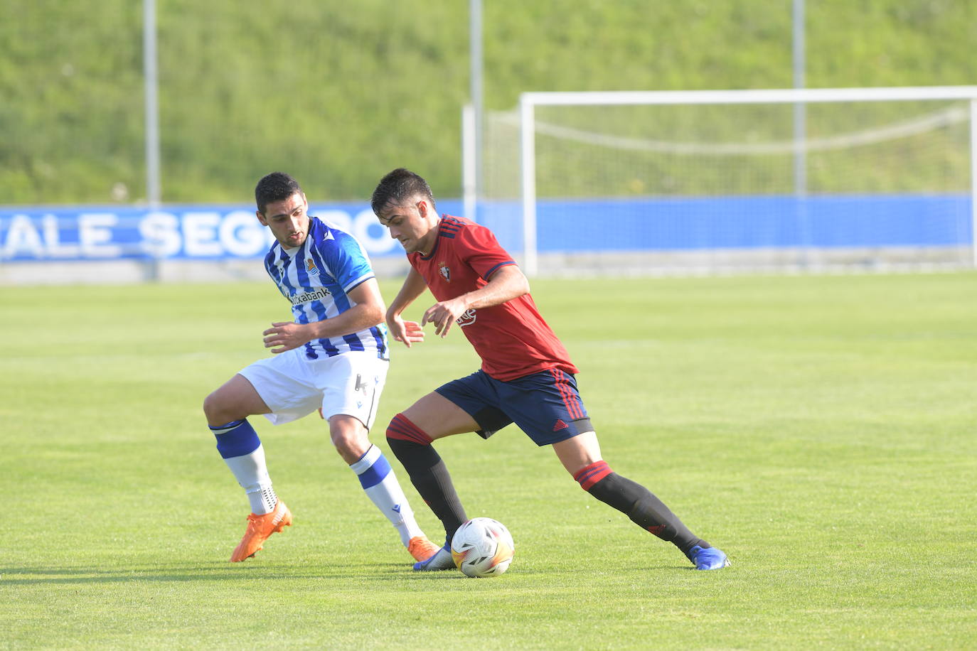 El Sanse se impuso por 3-1 al Osasuna B. El navarro ya suma dos tantos, el de este martes de penalti, mientras que el riojano aprovechó un regalo de Roberto López para vencer al conjunto navarro.