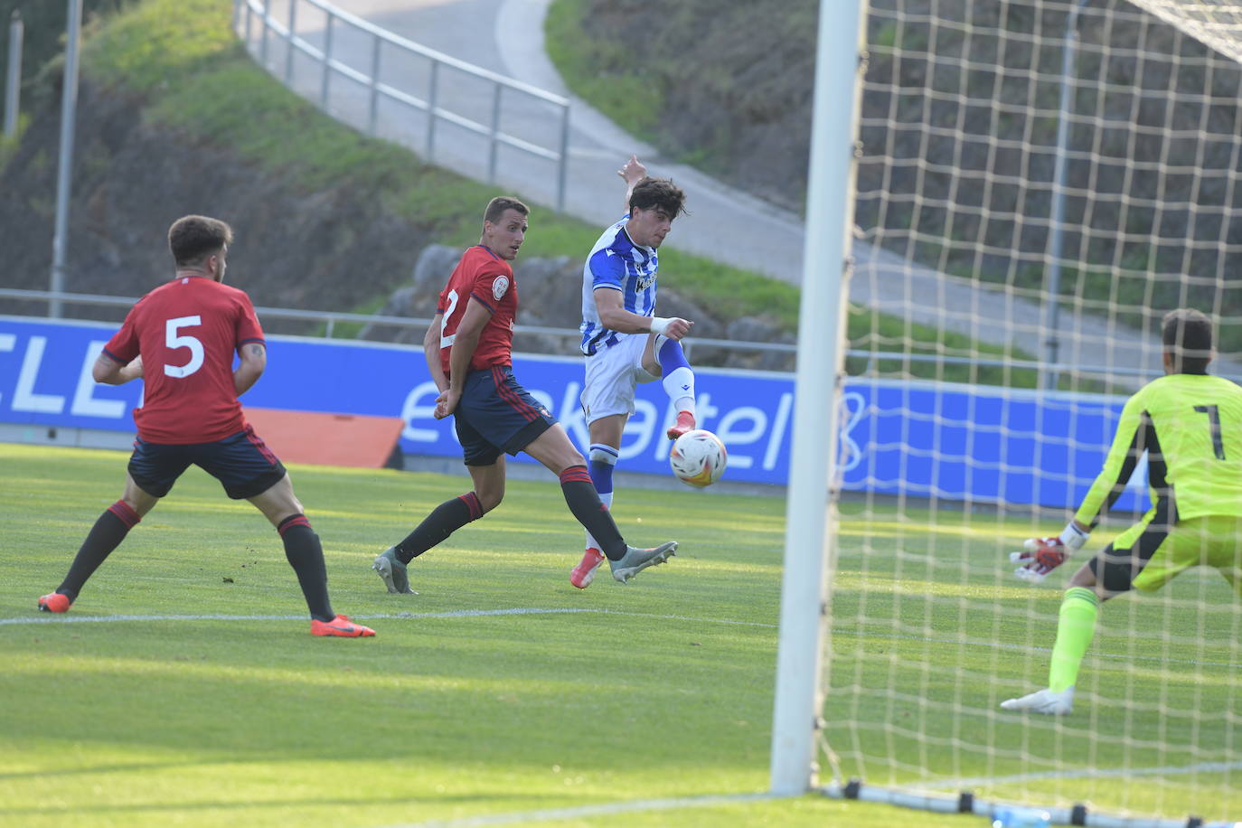 El Sanse se impuso por 3-1 al Osasuna B. El navarro ya suma dos tantos, el de este martes de penalti, mientras que el riojano aprovechó un regalo de Roberto López para vencer al conjunto navarro.
