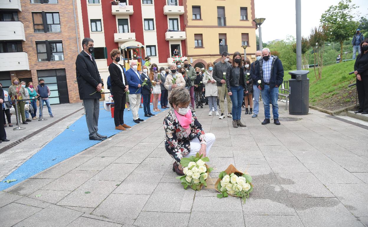 La última placa instalada fue en memoria de María José Bravo, en Loiola. 