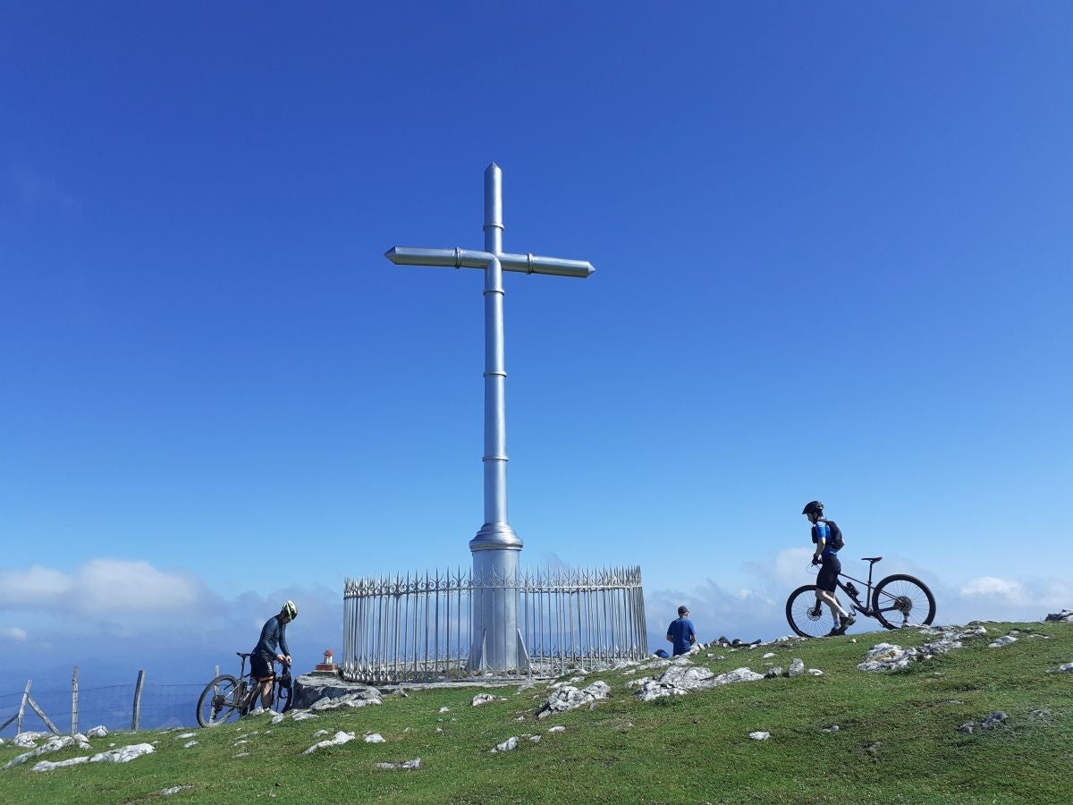 La cima más popular de la sierra de Aloña ofrece una magníficas vistas del Alto Deba y los montes que le rodean
