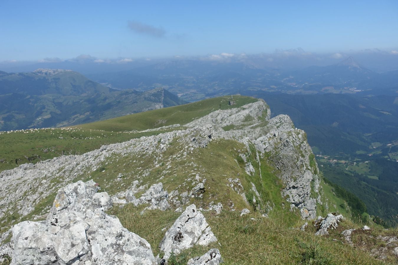 La cima más popular de la sierra de Aloña ofrece una magníficas vistas del Alto Deba y los montes que le rodean