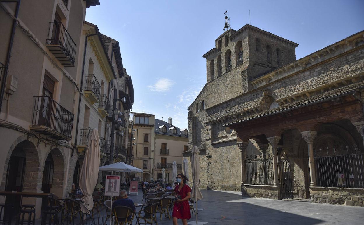 Imagen de la plaza de la catedral de Jaca 