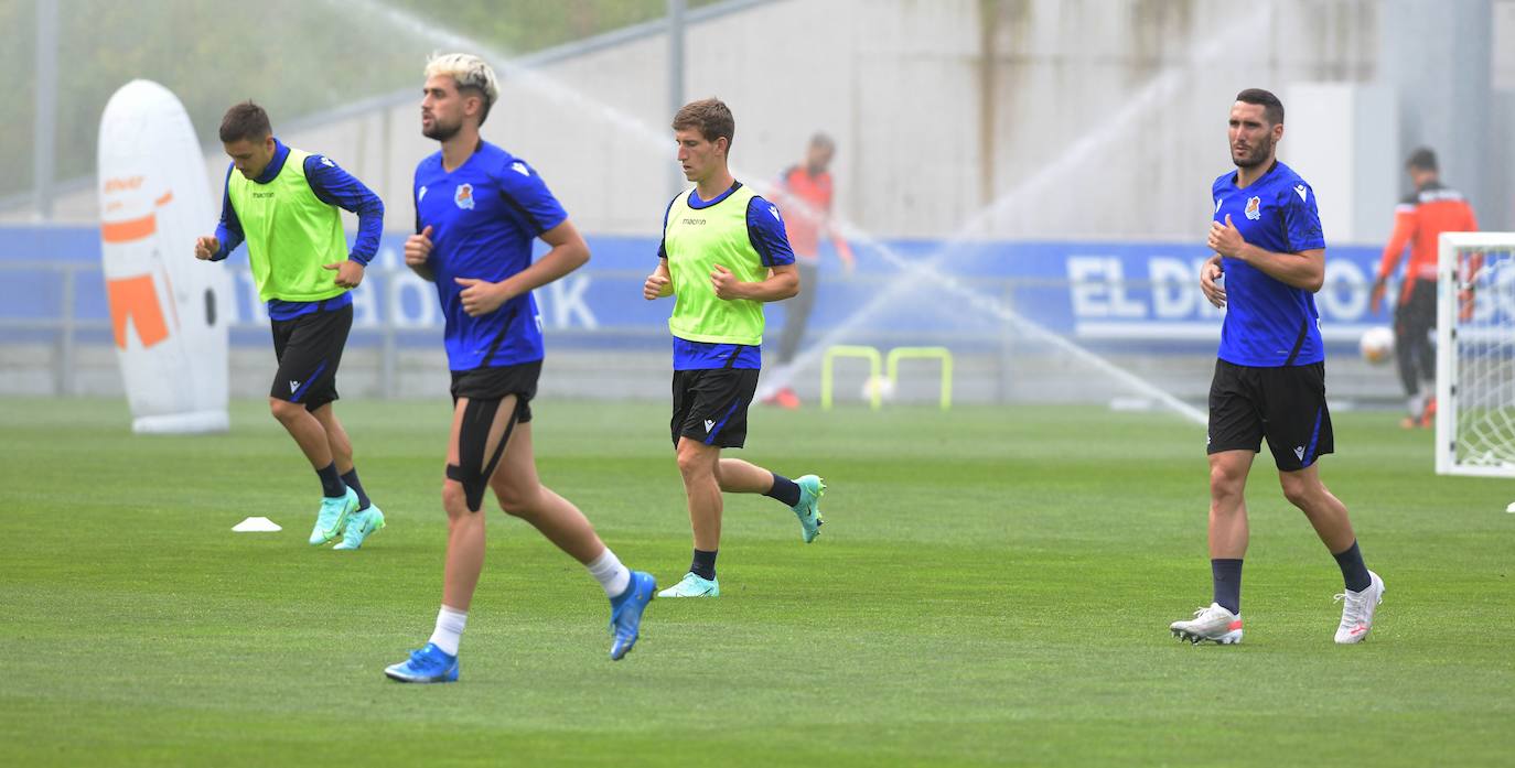 El conjunto txuri-urdin ha realizado hoy el último entrenamiento antes del segundo partido de la pretemporada que le enfrentará al equipo babazorro. 