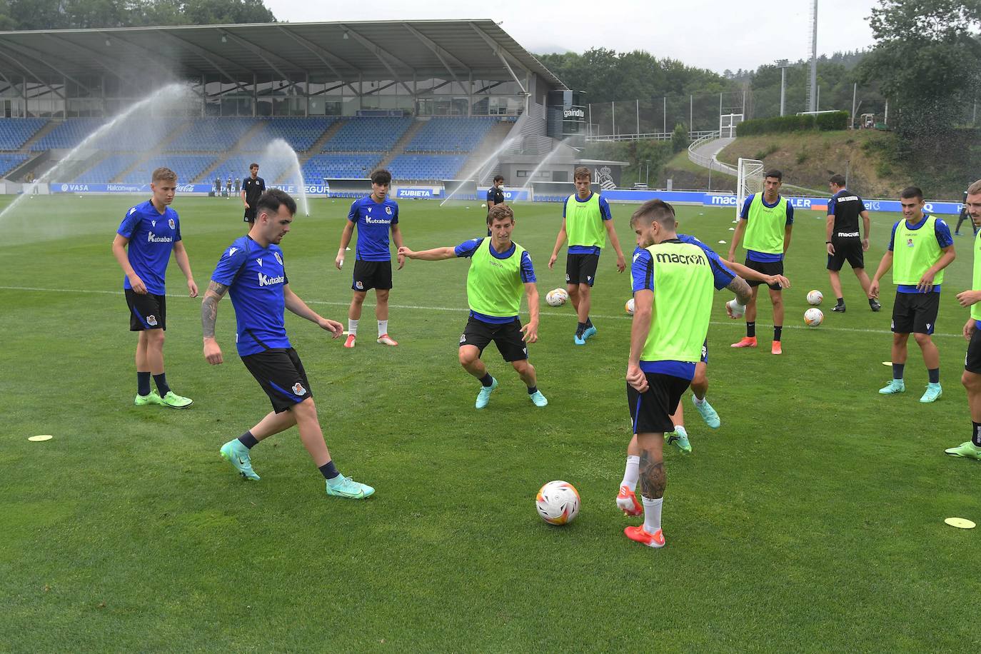 El conjunto txuri-urdin ha realizado hoy el último entrenamiento antes del segundo partido de la pretemporada que le enfrentará al equipo babazorro. 