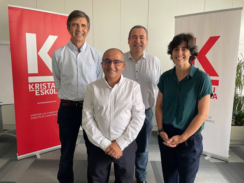 Foto con los nuevos miembros de la Dirección General. 