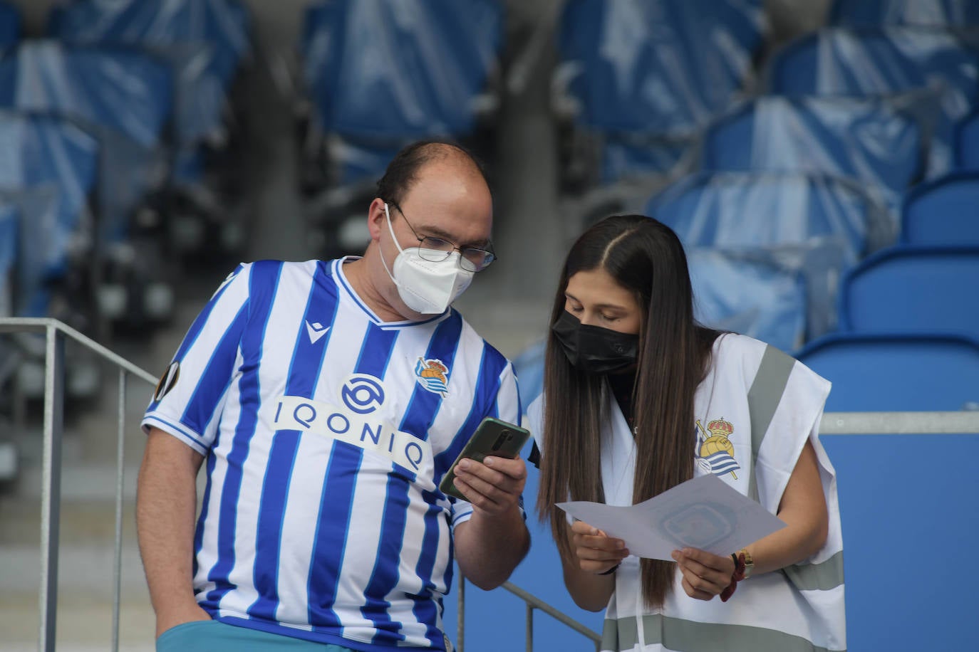 La afición de la Real Sociedad vuelve al estadio después de un largo periodo de tiempo