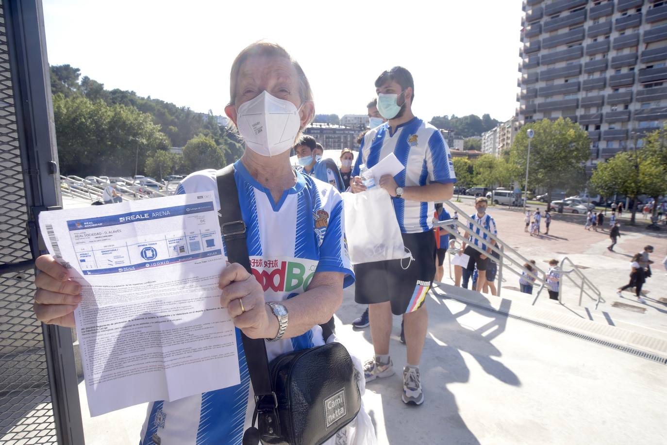 La afición de la Real Sociedad vuelve al estadio después de un largo periodo de tiempo