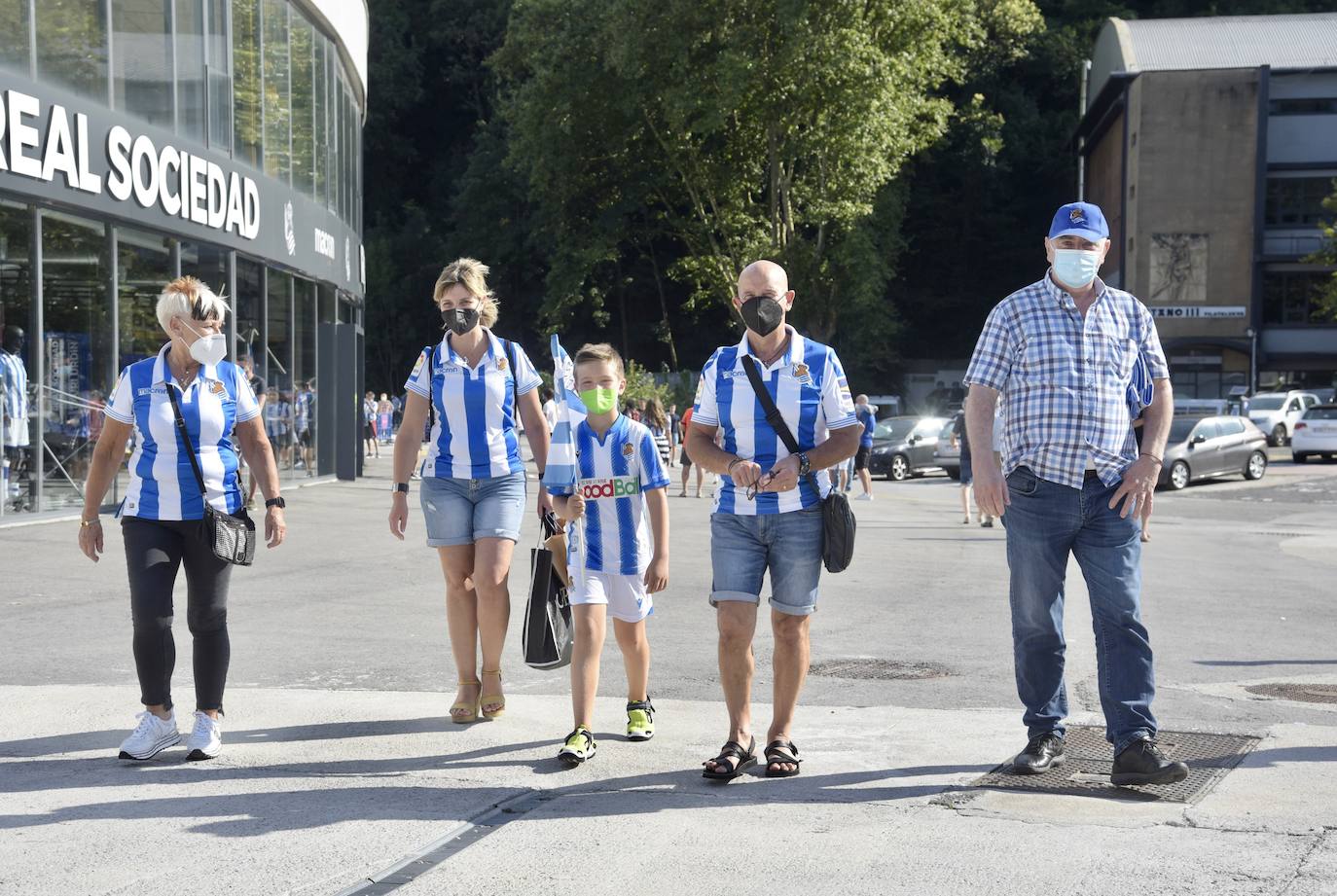 La afición de la Real Sociedad vuelve al estadio después de un largo periodo de tiempo