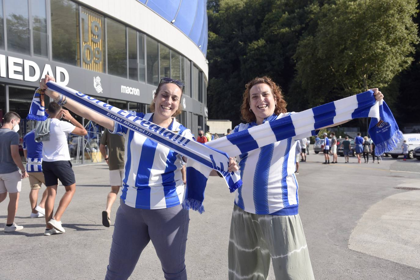 La afición de la Real Sociedad vuelve al estadio después de un largo periodo de tiempo
