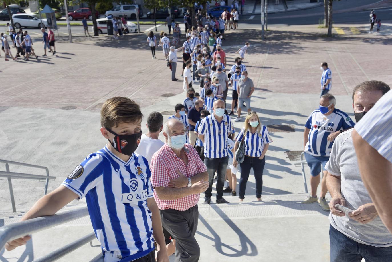 La afición de la Real Sociedad vuelve al estadio después de un largo periodo de tiempo