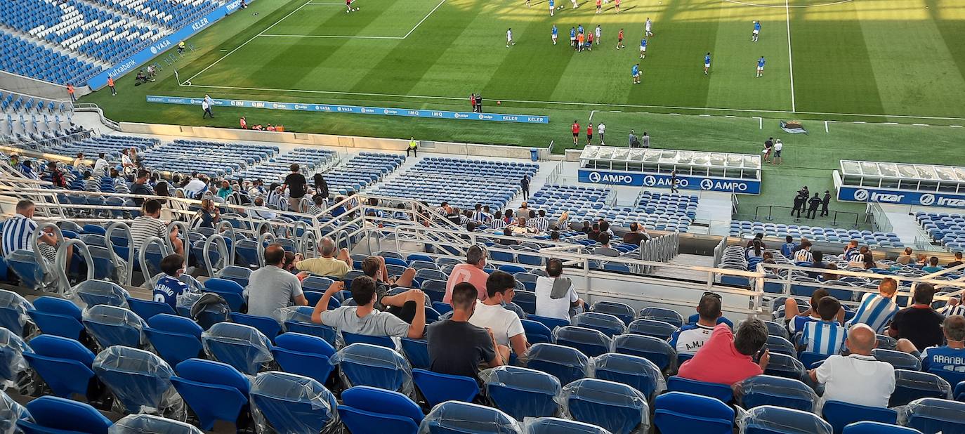 La afición de la Real Sociedad vuelve al estadio después de un largo periodo de tiempo