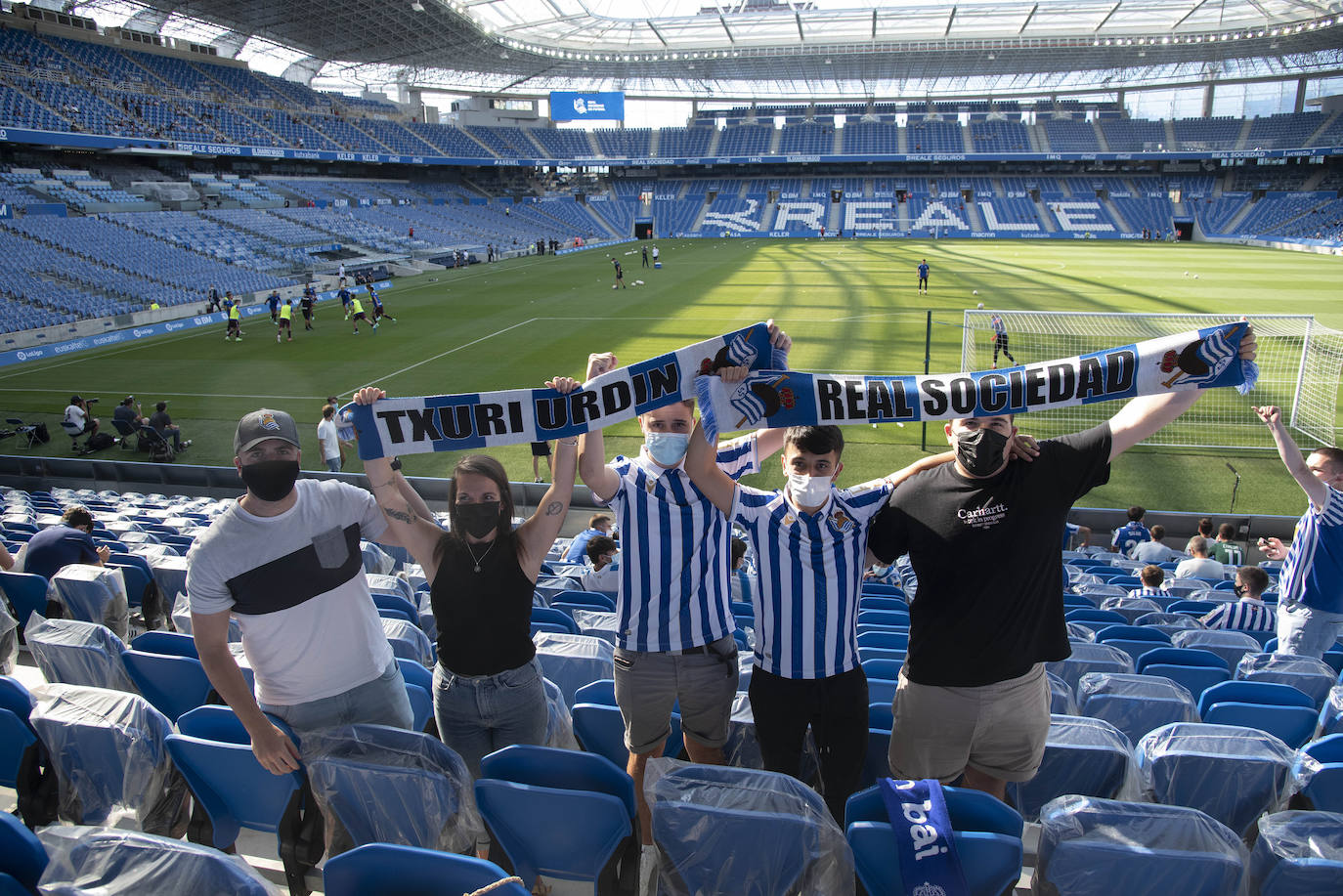 La afición de la Real Sociedad vuelve al estadio después de un largo periodo de tiempo