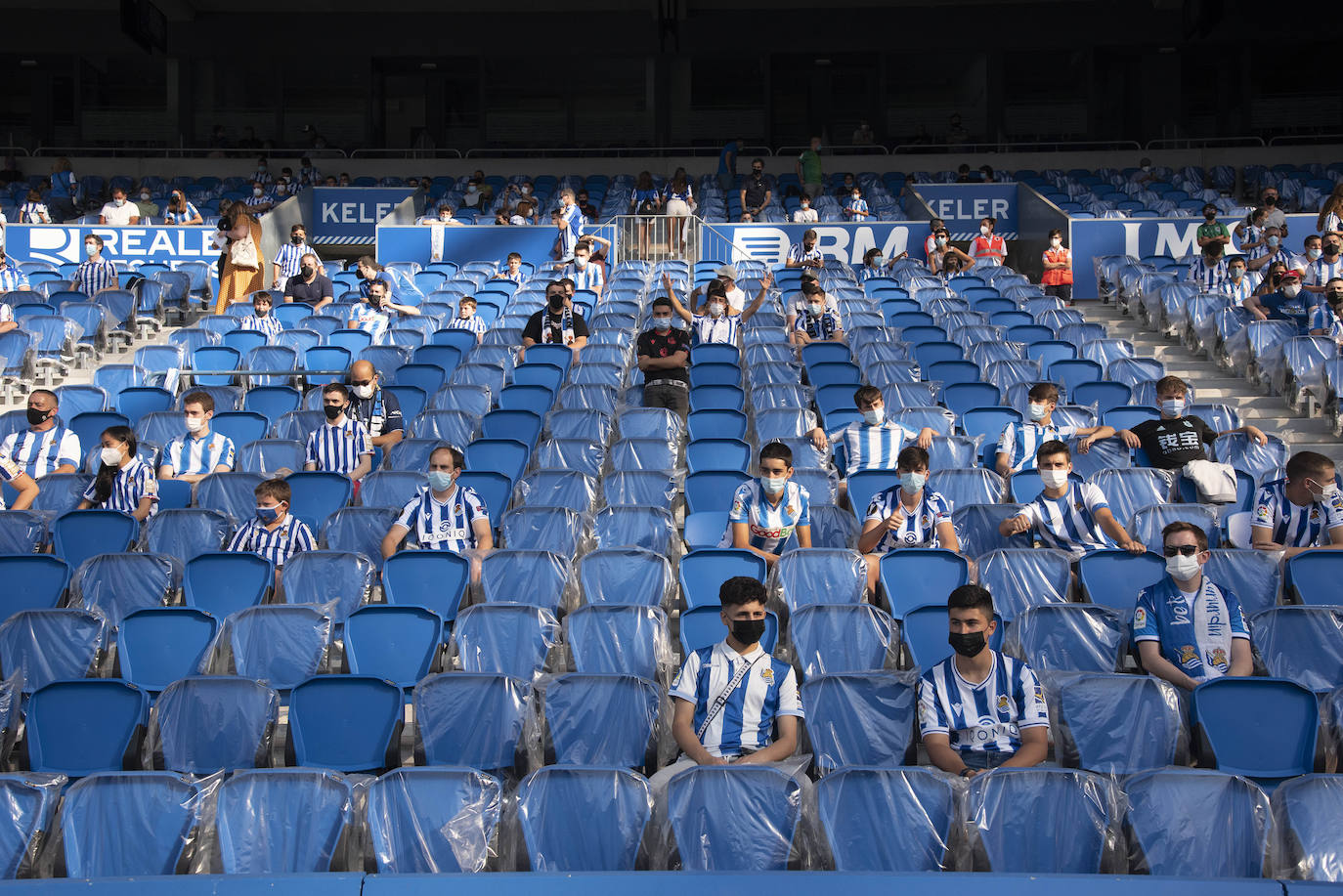 La afición de la Real Sociedad vuelve al estadio después de un largo periodo de tiempo