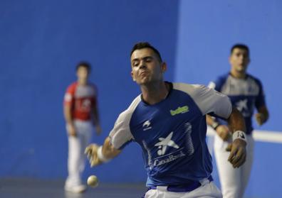 Imagen secundaria 1 - Tres momentos del partido.