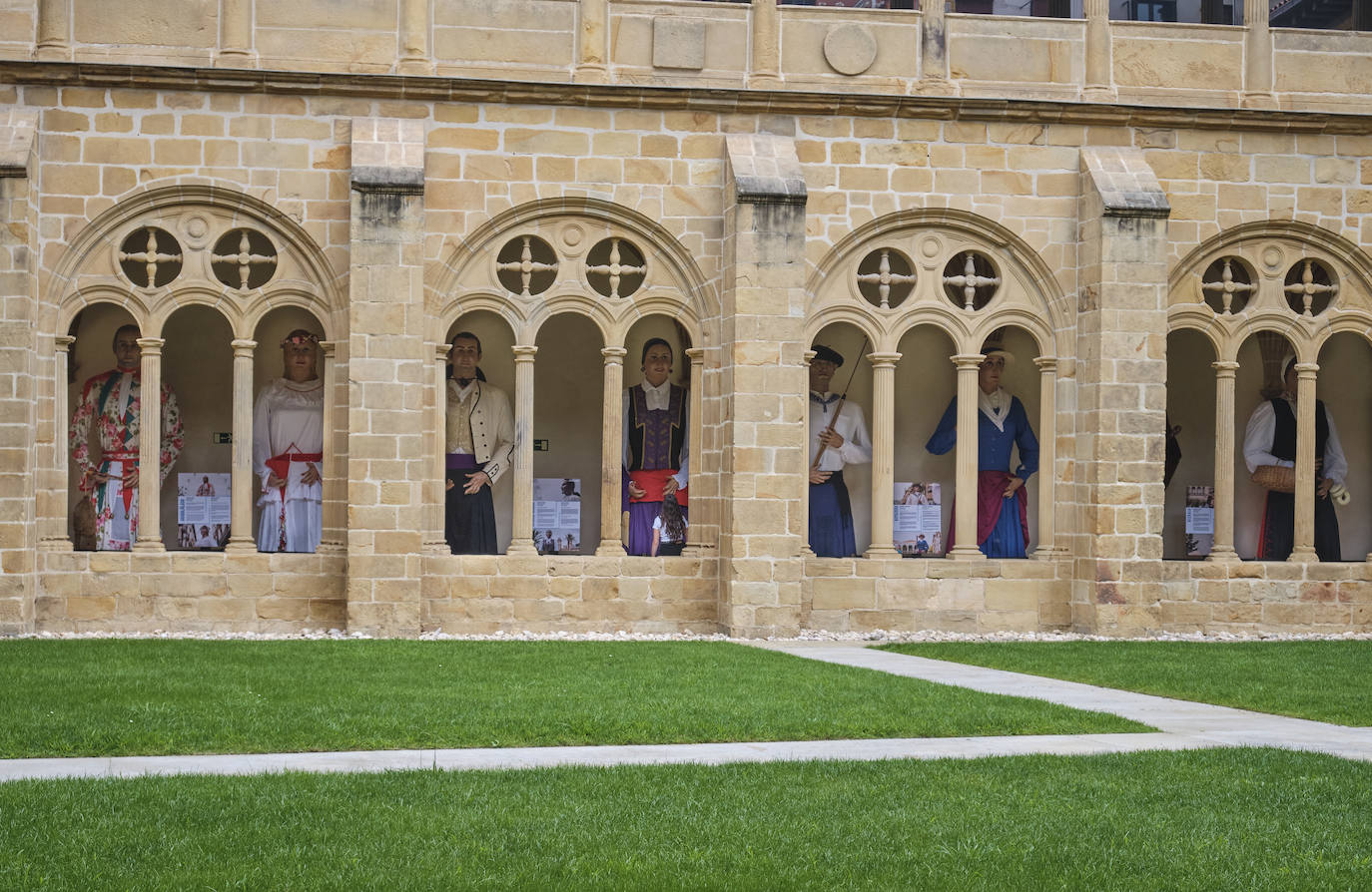 Por segundo año consecutivo, las emblemáticas figuras de la Aste Nagusia no saldrán de kalejira debido a la pandemia. Pero ya lucen estáticos para disfrutarlos de otra manera en el Museo San Telmo.