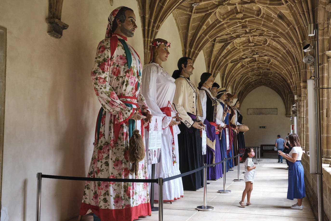 Por segundo año consecutivo, las emblemáticas figuras de la Aste Nagusia no saldrán de kalejira debido a la pandemia. Pero ya lucen estáticos para disfrutarlos de otra manera en el Museo San Telmo.