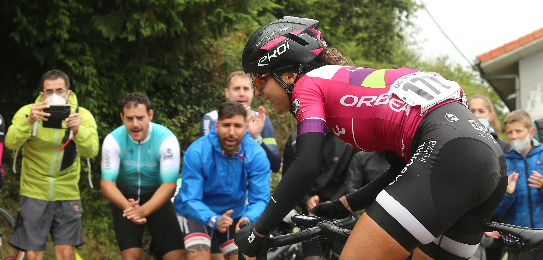 Annemiek van Vleuten (Movistar) se ha impuesto en la meta del Boulevard por delante de Ruth Winder (Trek-Segafredo) y Sabrina Stultiens (CCC)