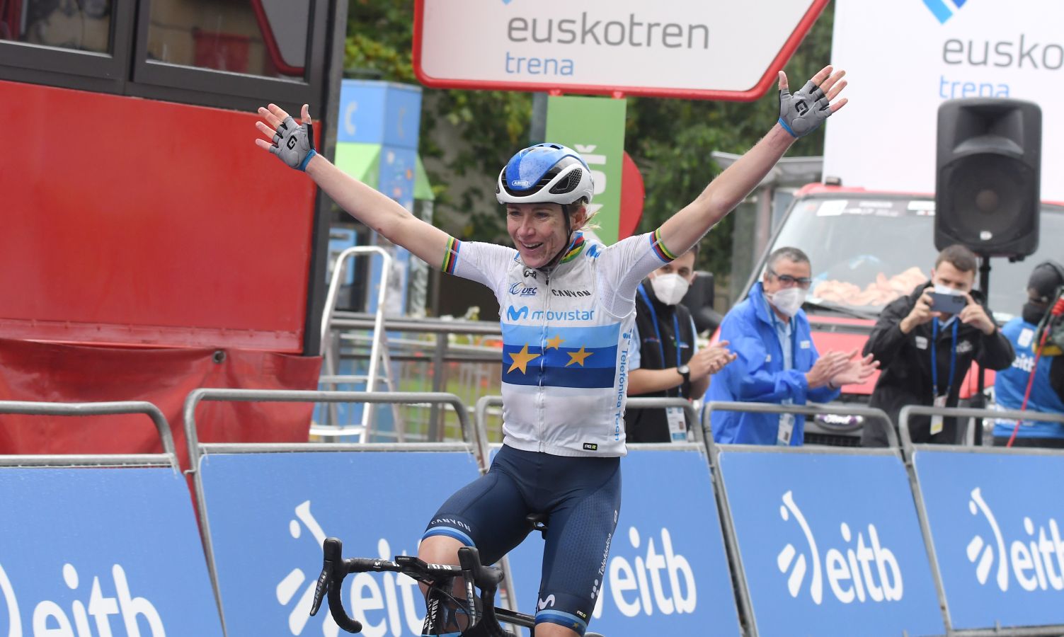 Annemiek van Vleuten (Movistar) se ha impuesto en la meta del Boulevard por delante de Ruth Winder (Trek-Segafredo) y Sabrina Stultiens (CCC)